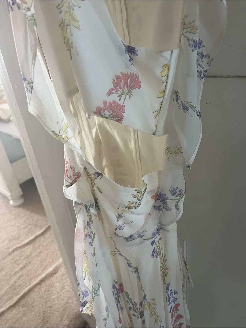 BCBGMaxazria silk floral dress. Never worn excellent condition. Size 8. - Picture 3 of 10